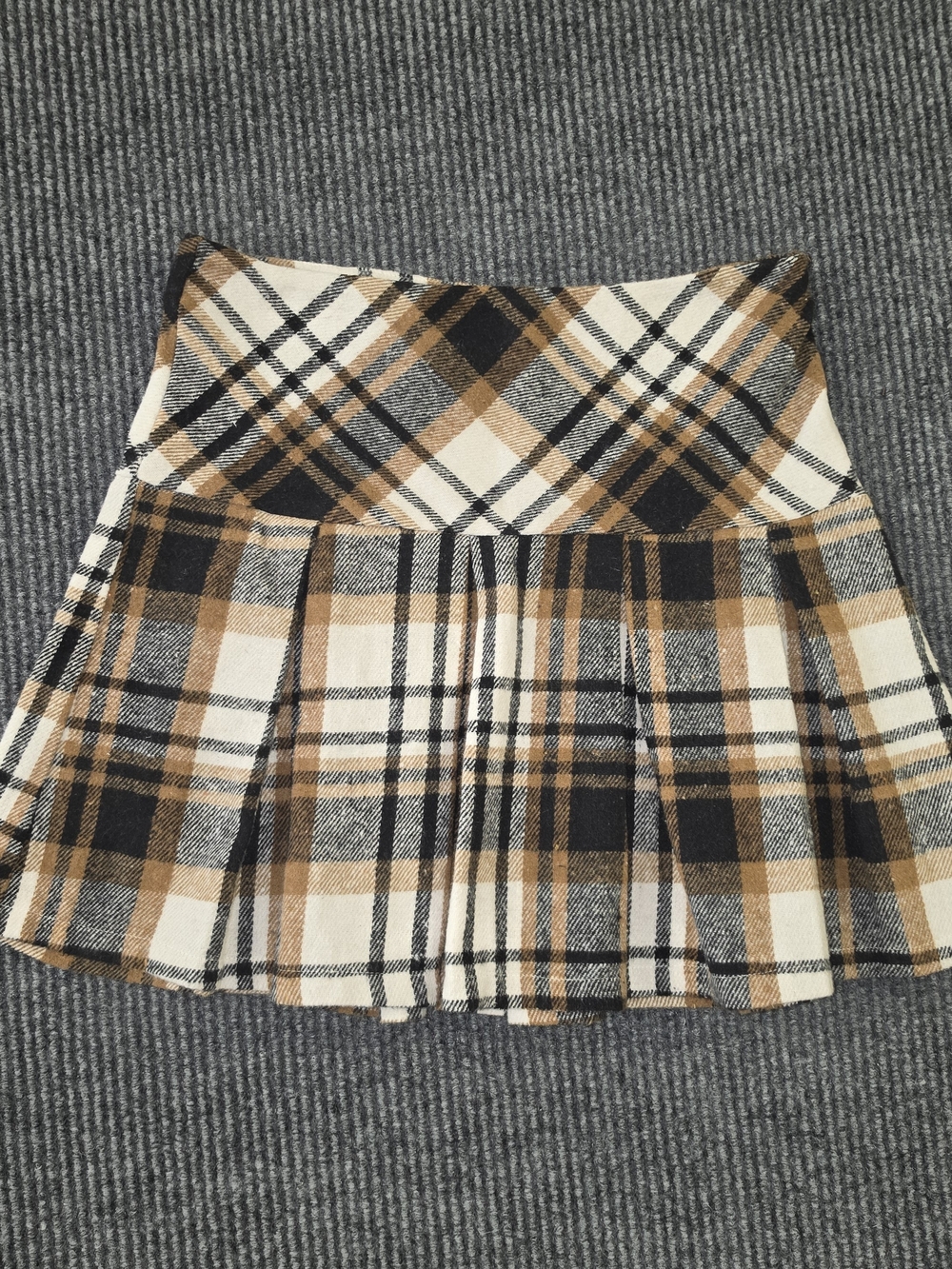Francesca's Collections Plaid Skater Skirt in Cream, Black & Tan